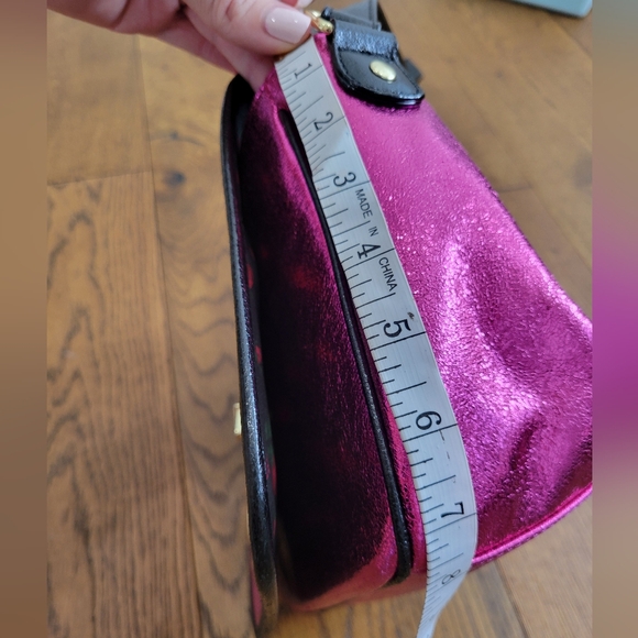 Betsey Johnson Phone 👛 - Picture 5 of 8